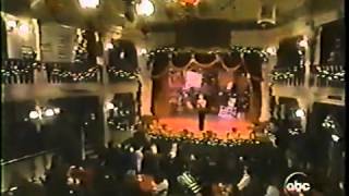 Martina McBrideLive 1998,12   Walt Disney Christmas Parade 01 Let It Snow