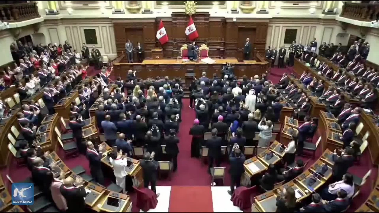 Keiko Fujimori asume Presidencia de Perú y ofrece "ruta clara" para desarrollo del país