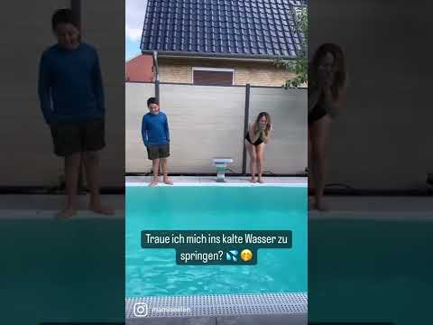 Sprung ins kalte Wasser 🥶 Pool Challenge #shorts Mamiseelen