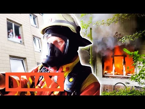 Apartment fire: Eleven people in critical condition | 112: Firefighters on scene | DMAX Germany