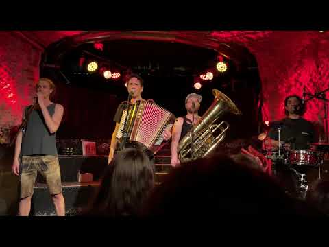 Oansno live: Die Bruckn brennt