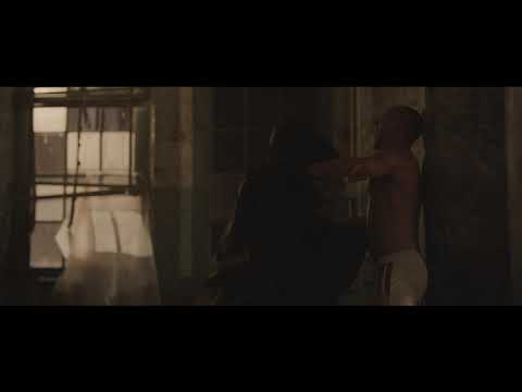 GLASS - Filmclip: Der Aufseher wird attackiert