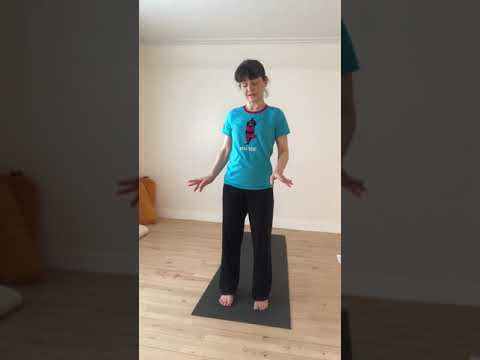 Hjerte Yogas Stående opvarmnings sekvens