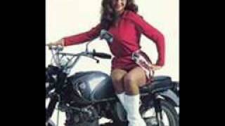 Jeannie C. Riley - The Heart He Kicks Around