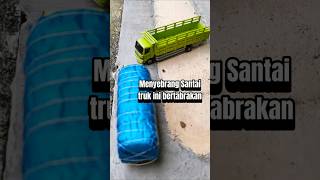 Download lagu Hino Tabrak Hino Saat menyebrang jalan! mp3