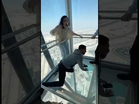 В Дубае сорвался лифт с 460 метров