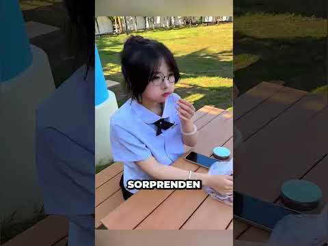 Su reacción cuando ella se traga las semillas 😳