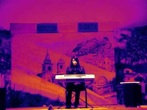 Tiziana Virzì - Concerto Di Natale Vicari 2008 ( Piano Cover )