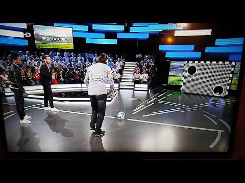 Kurioses Tor beim Torwandschießen aktuelles Sportstudio 16.06.2018 von Lutz Pfannenstiel