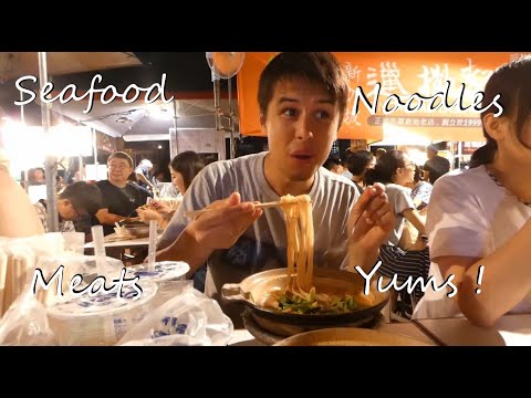 Mercado Noturno de Flores Tainan (Tainan) - Sopa de macarrão, frutos do mar, carne e todas as coisas deliciosas!