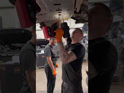 One of the worst ones so far 😳 Land Rover Discovery Sport in for a timing chain 🦾