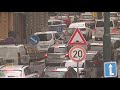 Pomatený cizinec skočil před auto Pomatený cizinec skočil před auto