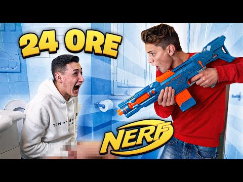 SCHERZO DI CAP, SPARO CON I NERF AL MIO AMICO per 24 ORE! 😂 Casa degli YouTubers