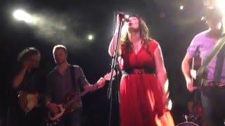 Eva Walsh kicks off Kingsley Flood's Cul de Sac...