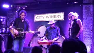 Hayes Carll &amp; Allison Moorer - Love Don’t Let Me Down