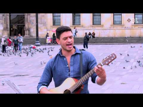 ボゴタコロンビアのレディオヘッドギターBUSKINGによるカルマポリス (Karma Police by radiohead Guitar BUSKING in Bogota Colombia)