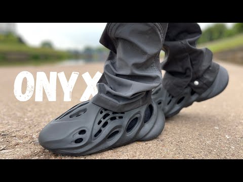 Totally Different!! Yeezy Foam Runner ONYX Review & On Foot