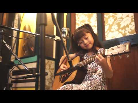 爱你 Ai Ni  (Kimberley Chen)  Acoustic Cover by Gail Sophicha 8 Years old. น้องเกล
