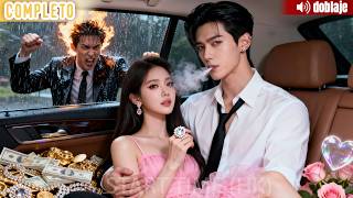 Él la dejó en Navidad por su amante. Ahora, ella se casa con el CEO y él se consume de celos.