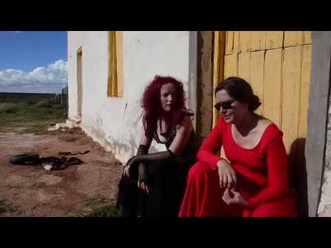 Marinda du Toit en Hannelie Taute maak witwarm kuns by Absa KKNK