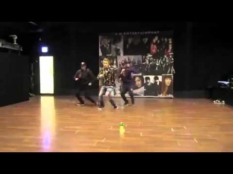 Eunhyuk Dance practice Maxstep.mp4