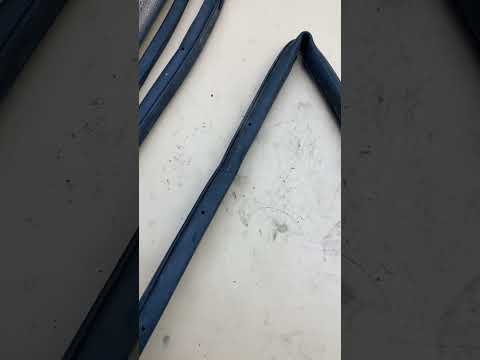 Уплотнитель задней правой двери Honda Civic VIII хэтчбек 5d 2005-2012 72810SMG00 б/у - фото 1 - id-p3249847416