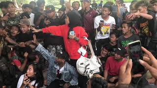 Download lagu Superiots 'Awewe Belegug' LIVE Cirebon mp3 Download lagu Superiots 'Awewe Belegug' LIVE Cirebon mp3