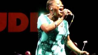 Sharon Jones & The Dap Kings "Mama Don't Like My Man"