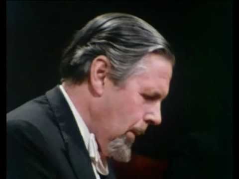 Alfred Deller sings Couperin:  "Première leçon" - PART I