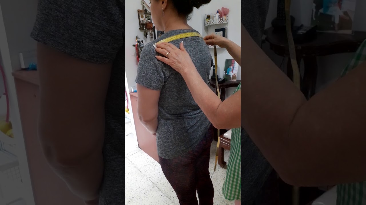 Toma de medida del ancho de espalda