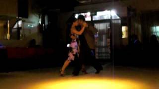 Federico Naveira e Inés Muzzopappa en Milonga 10 "Pequeña"