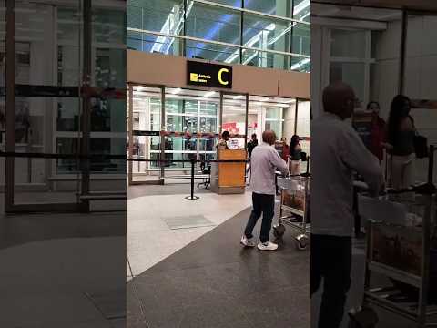 Delhi ✈️ Airport with my Sister🦣 #Happiness#delhiairport #traveling