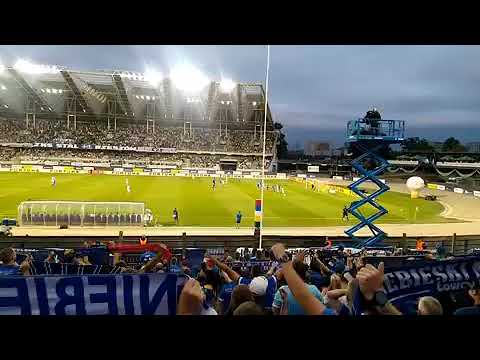 Dwie zwrotki hymnu Ruchu Chorzów śpiewanego w Rzeszowie przez kibiców ,,niebieskich" 8.08.2022