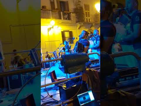 stasera a #giulianodiroma ci sono i #brigallé #awaemammaflo. ci divertiamo!