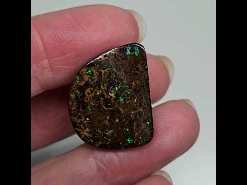 Болдер опал - плоская вставка 20 ct для ювелирных изделий, кабошон, природный камень для создания украшений - фото 1 - id-p2834419673