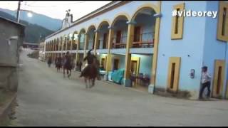 preview picture of video 'Carrera de caballos, Carnaval 2015, Yolox, Oaxaca'