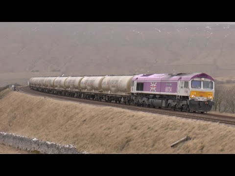 CASTLE CEMENT 'RETURNS' 66734 'Platinum Jubilee' up front at Ribblehead 12/03/2023