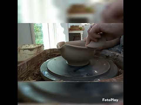 Throwing a pottery bowl with an altered rim