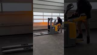 Transpalette &agrave; ciseaux Jungheinrich ERC 214 KP Lithium | Image 4 - Machineryline