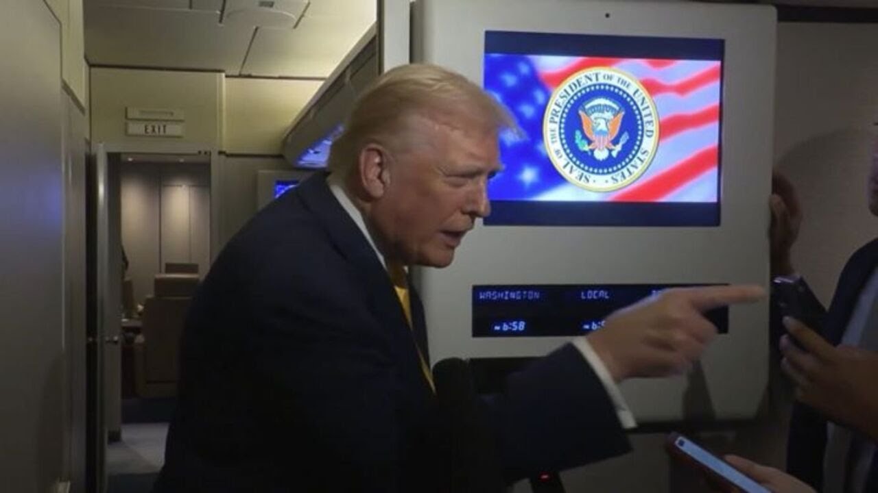 Dossier Epstein, Trump insulta una giornalista: "Zitta, cicciona"