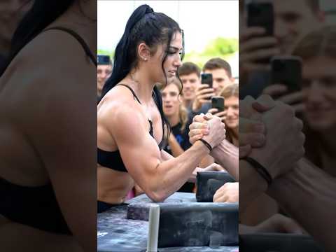 Real Strength of US Bikini Girl Shocks Crowd | USA Muscle Queens #usa_muscle_queens #fitnessmodel