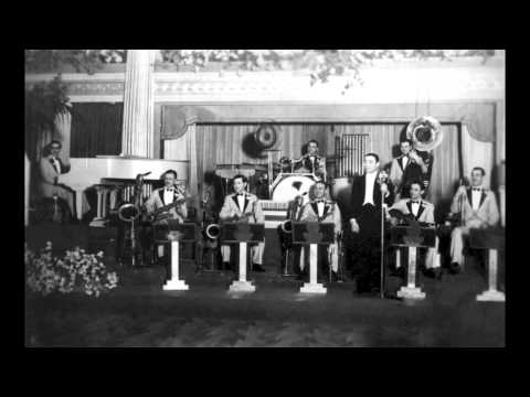 Joe Loss and his Band (at the Kit-Cat Restaurant, London) - There's A Ring Around The Moon - 1933