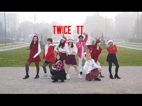 BORN EATER - TWICE (트와이스) "TT" Dance Cover Christmas Version