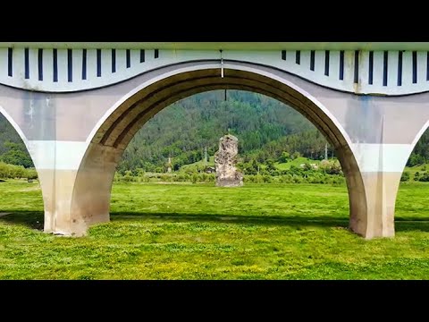 Poiana Teiului, sub Viaduct. Temelia de la vechea Scoala?