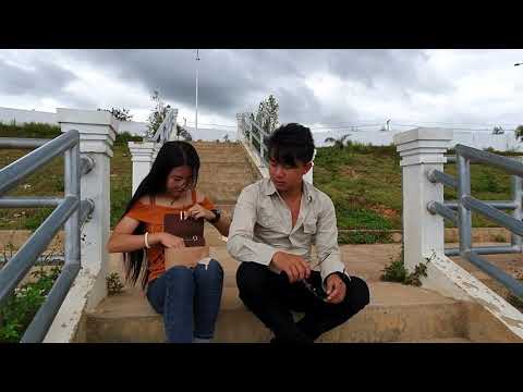 Nkauj tawm tshiab. Vim kev txom nyem. Tou Yang.