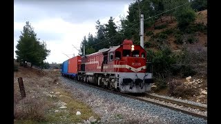 preview picture of video 'DE 22055: Kelebek-Bucak Arası Km 322+159  / Freight Train, EMD 16-645E, Average 25 ‰ Ramp Comes Out'