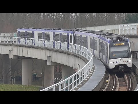 RET Metro 2*Type RSG3 op lijn C komt aan op station Tussenwater richting De Akkers