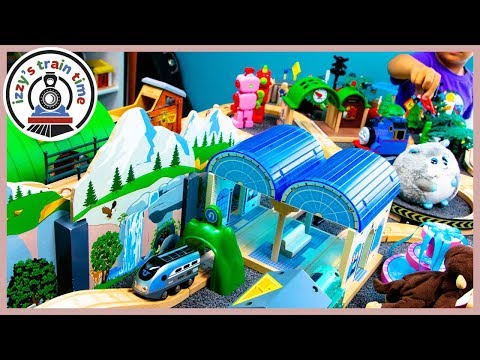 BRIO WORLD SMART ENGINE! WOAH! Fun Toy Trains for Kids