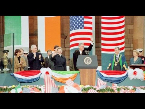 Eleanor McEvoy performs 'Only A Woman's Heart' for Hillary and Bill Clinton