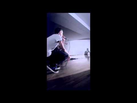 SKAM - Η ΘΗΛΙΑ ΓΥΡΩ ΑΠΟ ΤΟΝ ΛΑΙΜΟ ΤΟΥΣ